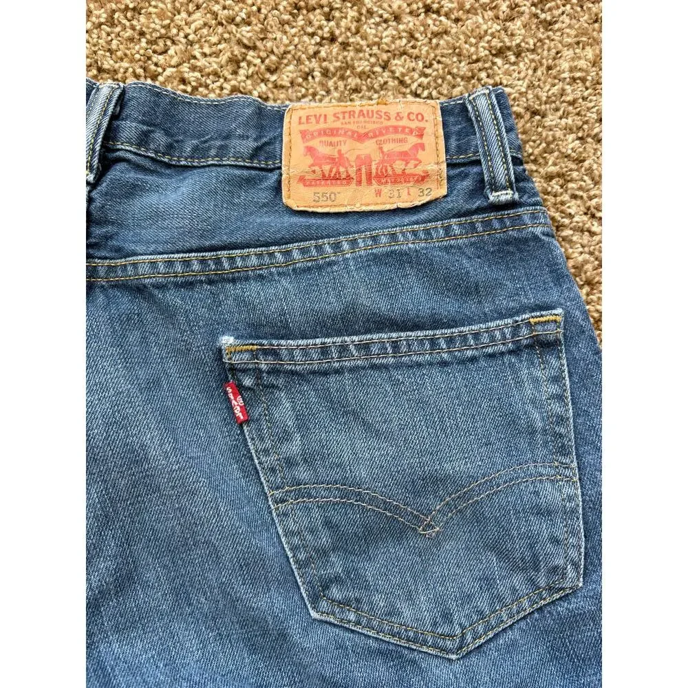 Levi's 550 Relaxed Fit Tapered Leg Medium Wash Denim Mens Size 31x32 Blue
